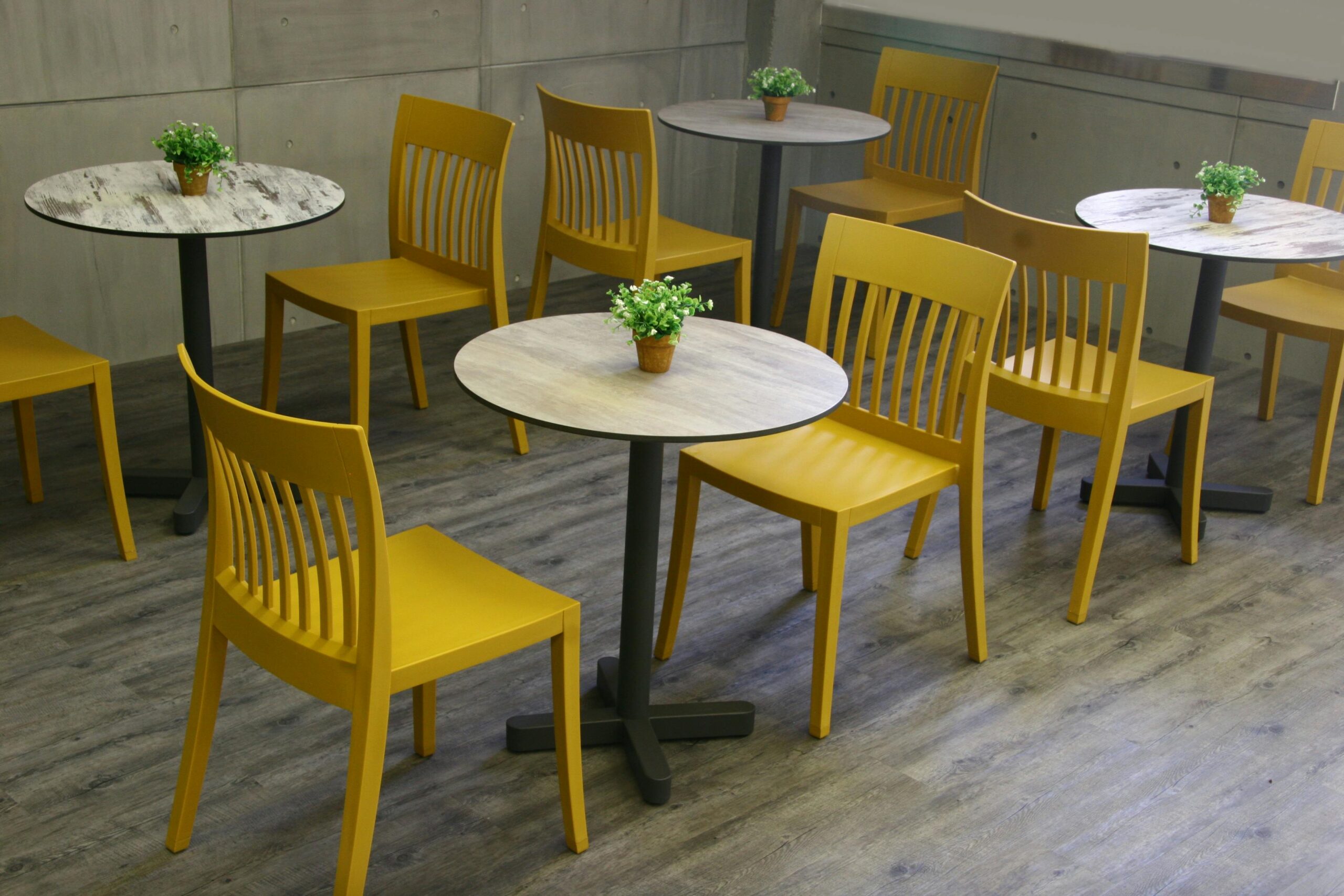 Read more about the article Buy The 10 Best Round Dining Tables For Outdoor and Indoor Use ( Reviewed )